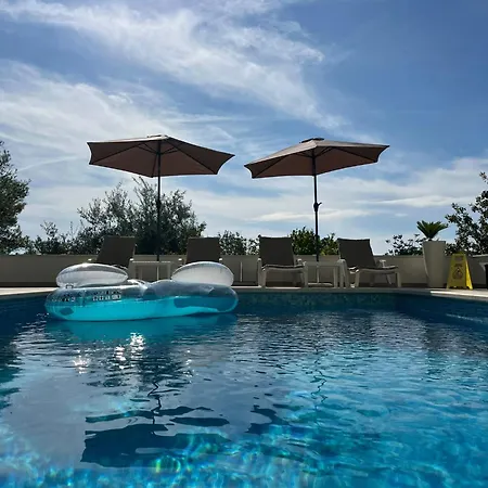 Amaris - With Sea View & Heated Swimming Pool At Ciovo Apartment Trogir