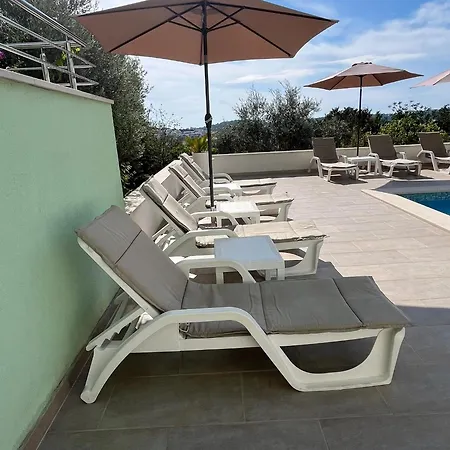 Apartment Amaris - With Sea View & Heated Swimming Pool At Ciovo