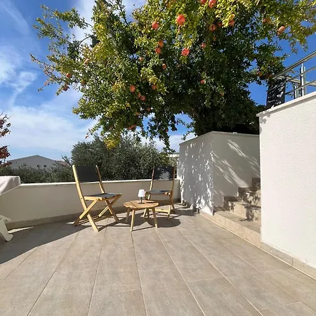 Amaris - With Sea View & Heated Swimming Pool At Ciovo *
