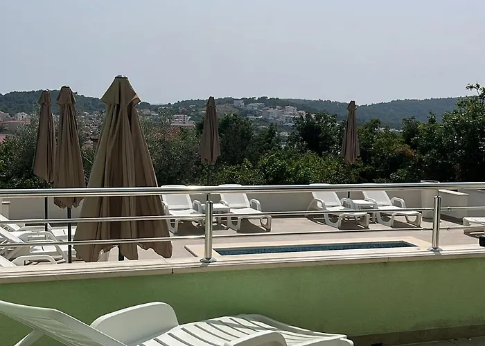 Apartment Amaris - With Sea View & Heated Swimming Pool At Ciovo