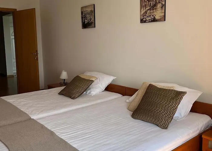 Apartment Amaris - With Sea View & Heated Swimming Pool At Ciovo