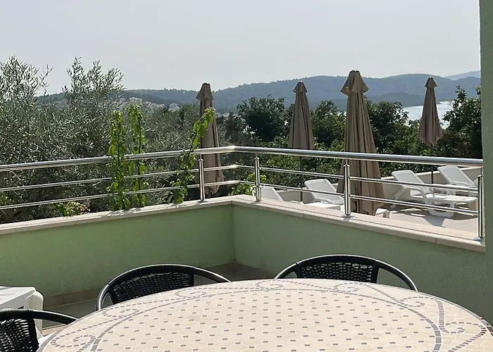 Apartment Amaris - With Sea View & Heated Swimming Pool At Ciovo *