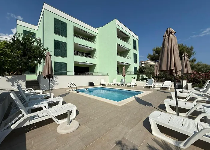 Apartment Amaris - With Sea View & Heated Swimming Pool At Ciovo