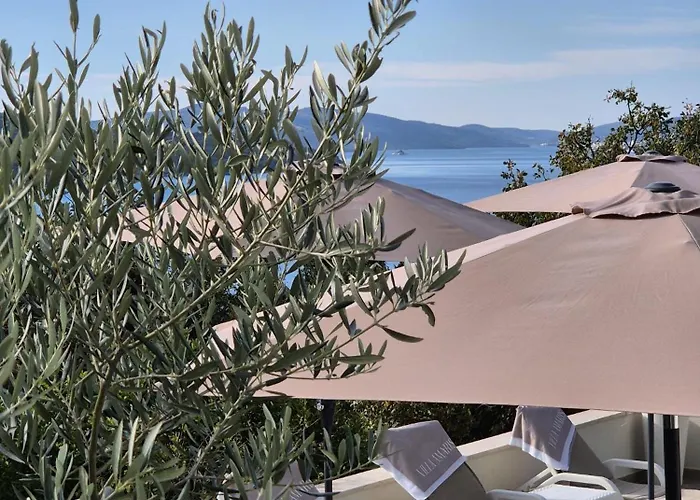 Amaris - With Sea View & Heated Swimming Pool At Ciovo *