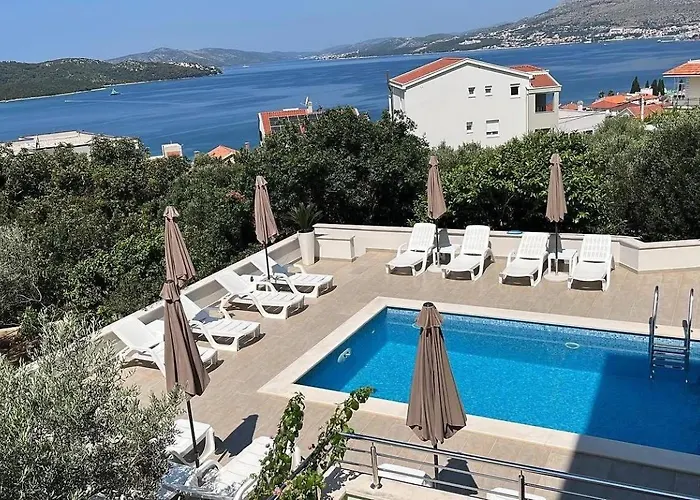 Amaris - With Sea View & Heated Swimming Pool At Ciovo Apartment Trogir