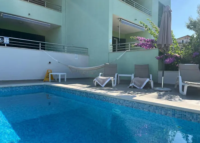 Apartment Amaris - With Sea View & Heated Swimming Pool At Ciovo