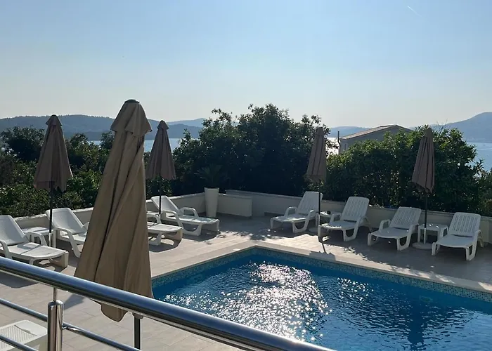 Apartment Amaris - With Sea View & Heated Swimming Pool At Ciovo