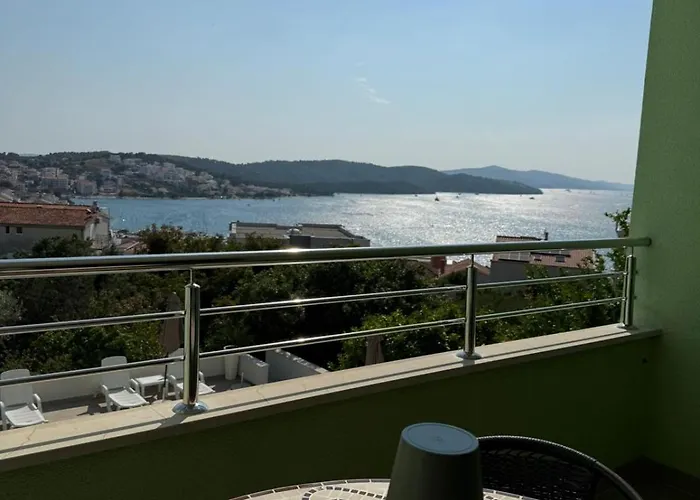 Amaris - With Sea View & Heated Swimming Pool At Ciovo Trogir
