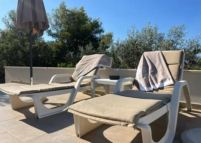 Apartment Amaris - With Sea View & Heated Swimming Pool At Ciovo *