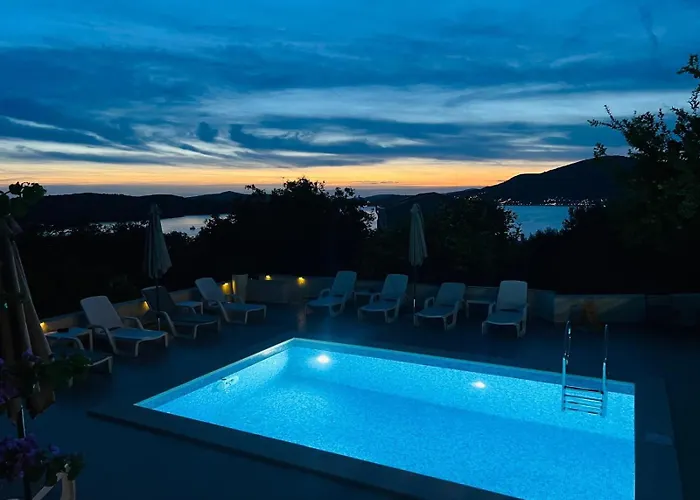 Apartment Amaris - With Sea View & Heated Swimming Pool At Ciovo