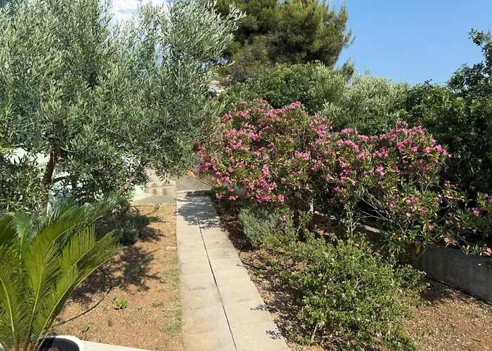 Amaris - With Sea View & Heated Swimming Pool At Ciovo Apartment Trogir