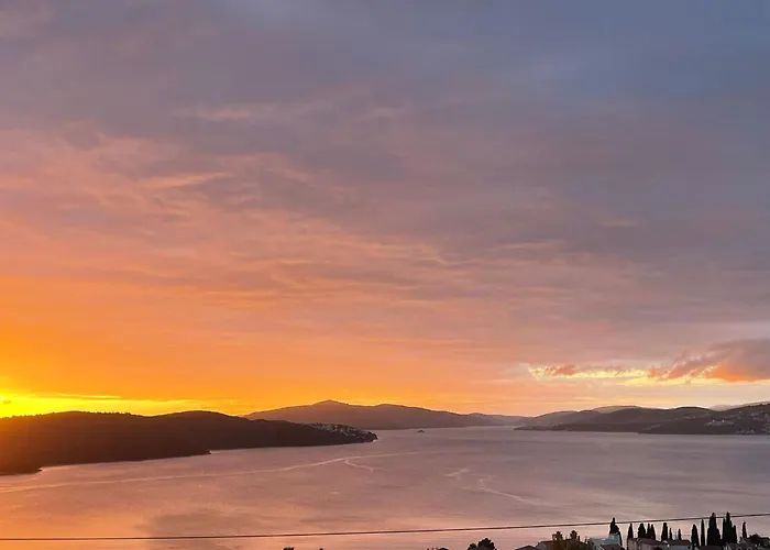 Apartment Amaris - With Sea View & Heated Swimming Pool At Ciovo