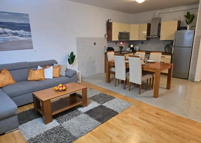 Amaris - With Sea View & Heated Swimming Pool At Ciovo * Trogir