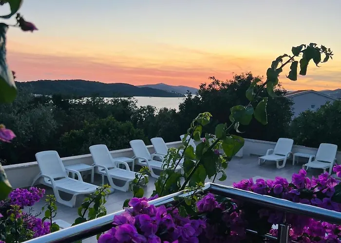 Amaris - With Sea View & Heated Swimming Pool At Ciovo Apartment Trogir