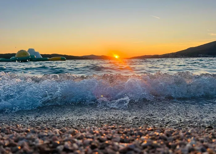 Amaris - With Sea View & Heated Swimming Pool At Ciovo