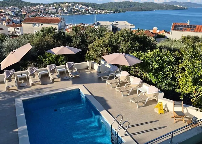 Apartment Amaris - With Sea View & Heated Swimming Pool At Ciovo *