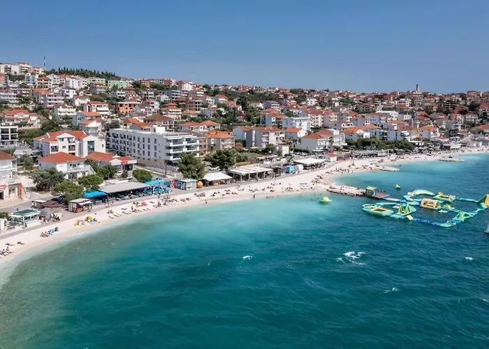 Apartment Amaris - With Sea View & Heated Swimming Pool At Ciovo Trogir