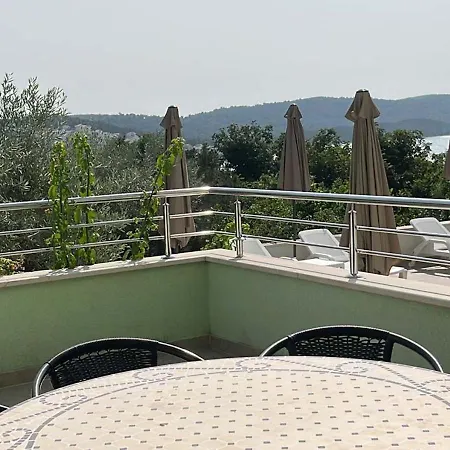 Apartament Amaris - With Sea View & Heated Swimming Pool At Ciovo *