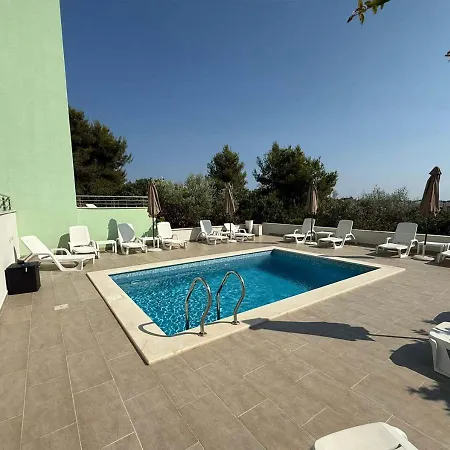 Amaris - With Sea View & Heated Swimming Pool At Ciovo Trogir