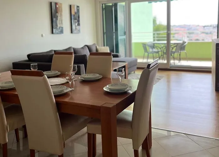 Amaris - With Sea View & Heated Swimming Pool At Ciovo