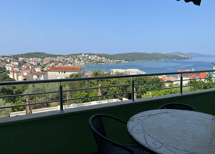 Amaris - With Sea View & Heated Swimming Pool At Ciovo Appartement *