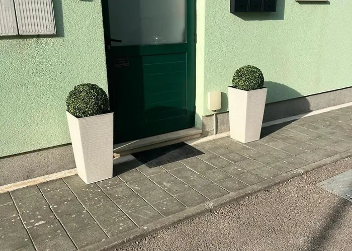 Amaris - With Sea View & Heated Swimming Pool At Ciovo