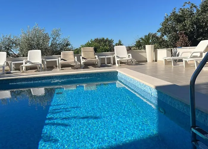 Appartement Amaris - With Sea View & Heated Swimming Pool At Ciovo Trogir